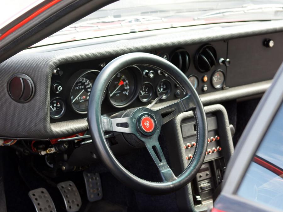  Lancia Rally 037 Stradale 1982 года  (фото 11 из 16)